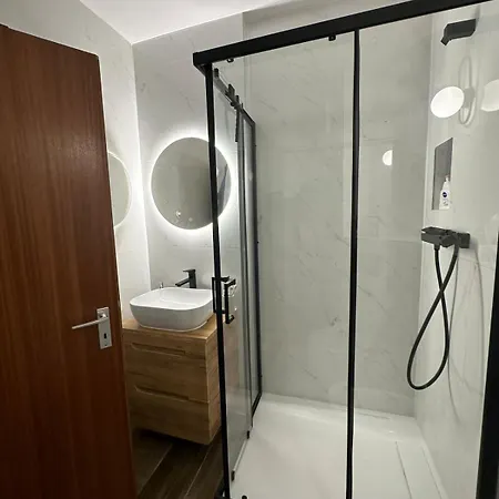 Apartment Renovated In The Zooviertel Dusseldorf