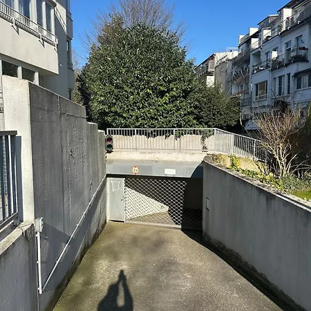 Apartment Renovated In The Zooviertel Dusseldorf